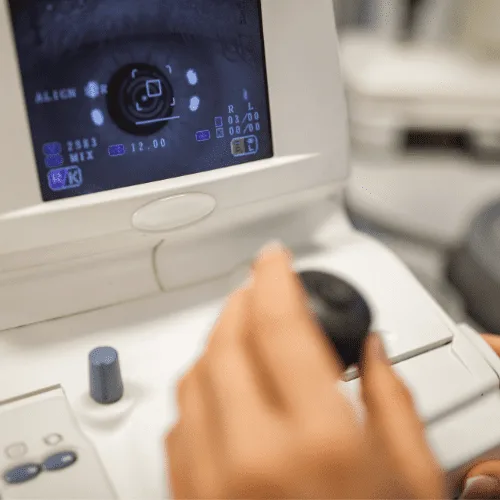 ¿Qué especialista trata las infecciones oculares en Toluca?